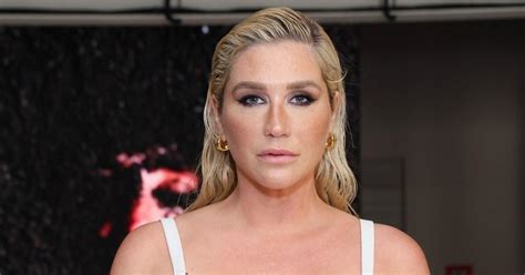 kesha tits|Kesha strips off and poses NUDE as she enjoys a skinny dip in a。